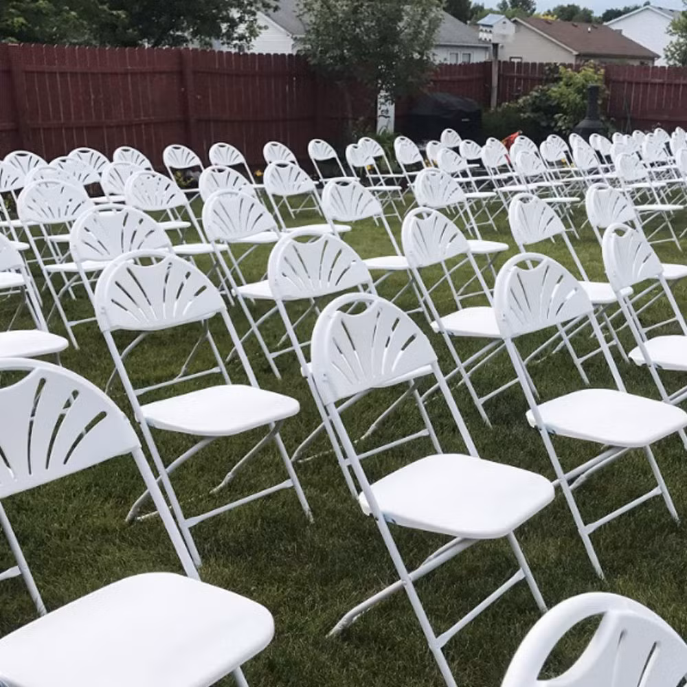 White-Foldable-Plastic-Party-Garden-Wedding-Fan-Back-Folding-Chairs-for-Events